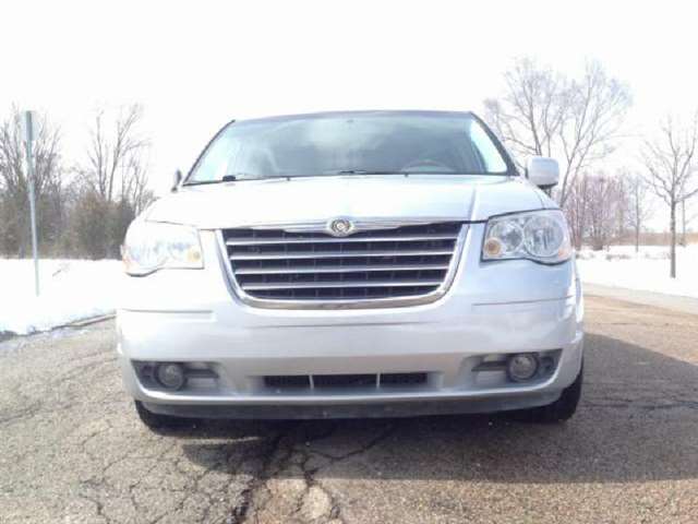 2008 Chrysler Town and Country Touring 4dr Mini-Van